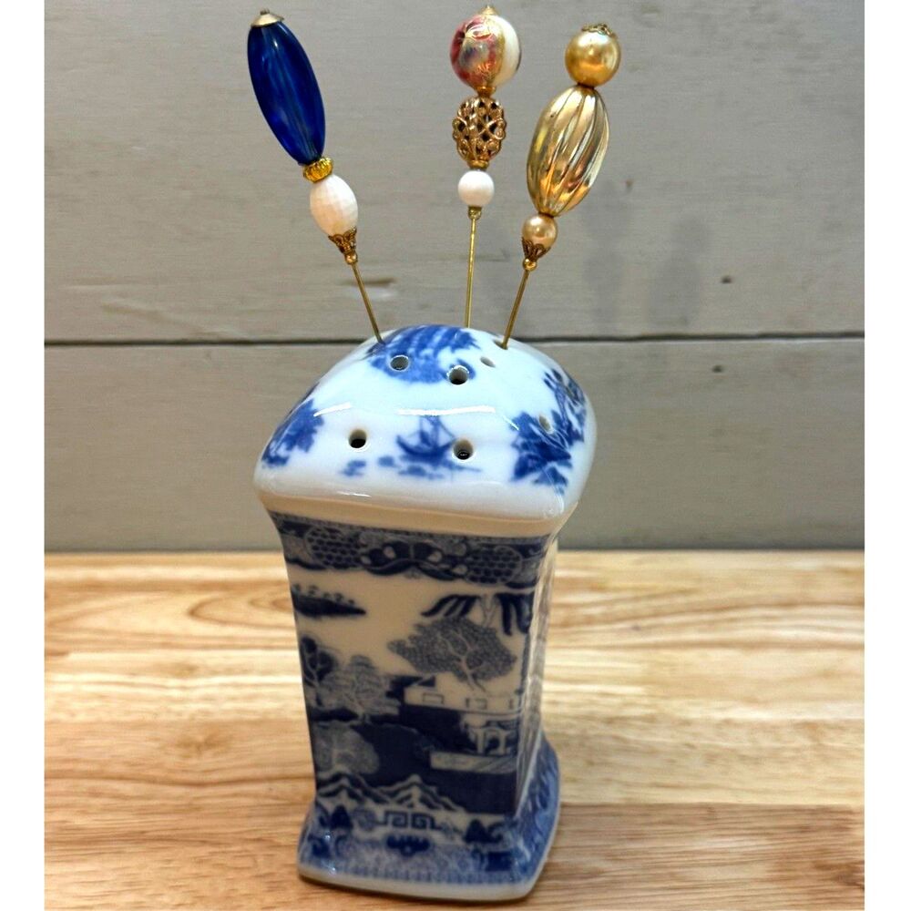 Vintage Blue Willow Style Chinoiserie Hat Pin Holder/Shaker w/ 3 Ornate Hat Pins